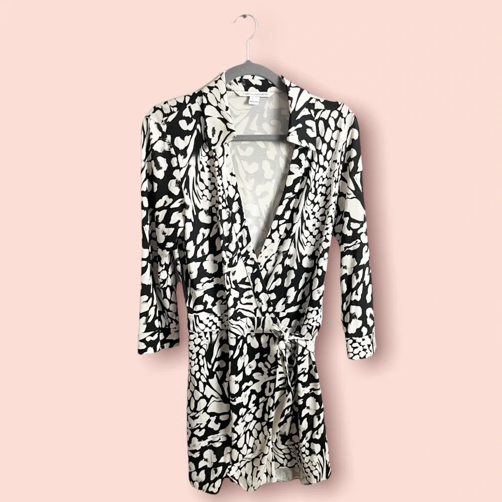 Diane von Furstenberg Celeste Leopard Print Wraparound Romper Black & White - Picture 2 of 7